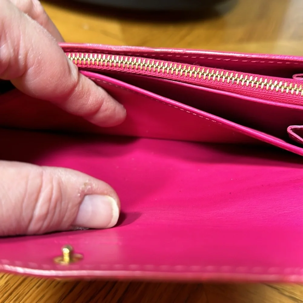 *HTF Color!* LOUIS VUITTON Vernis Sarah Wallet